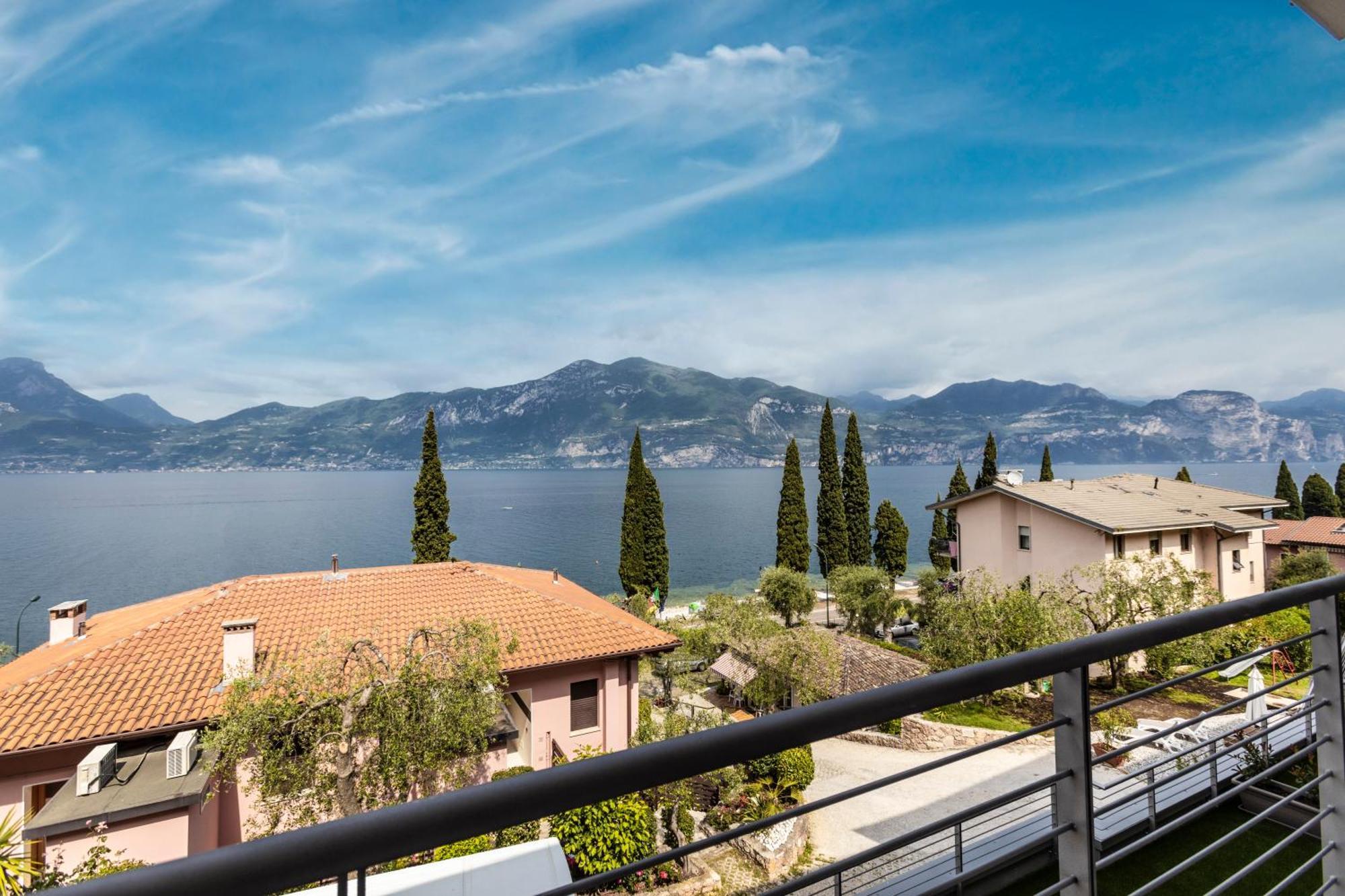 Residence Solei Classic & Plus Brenzone sul Garda Bagian luar foto