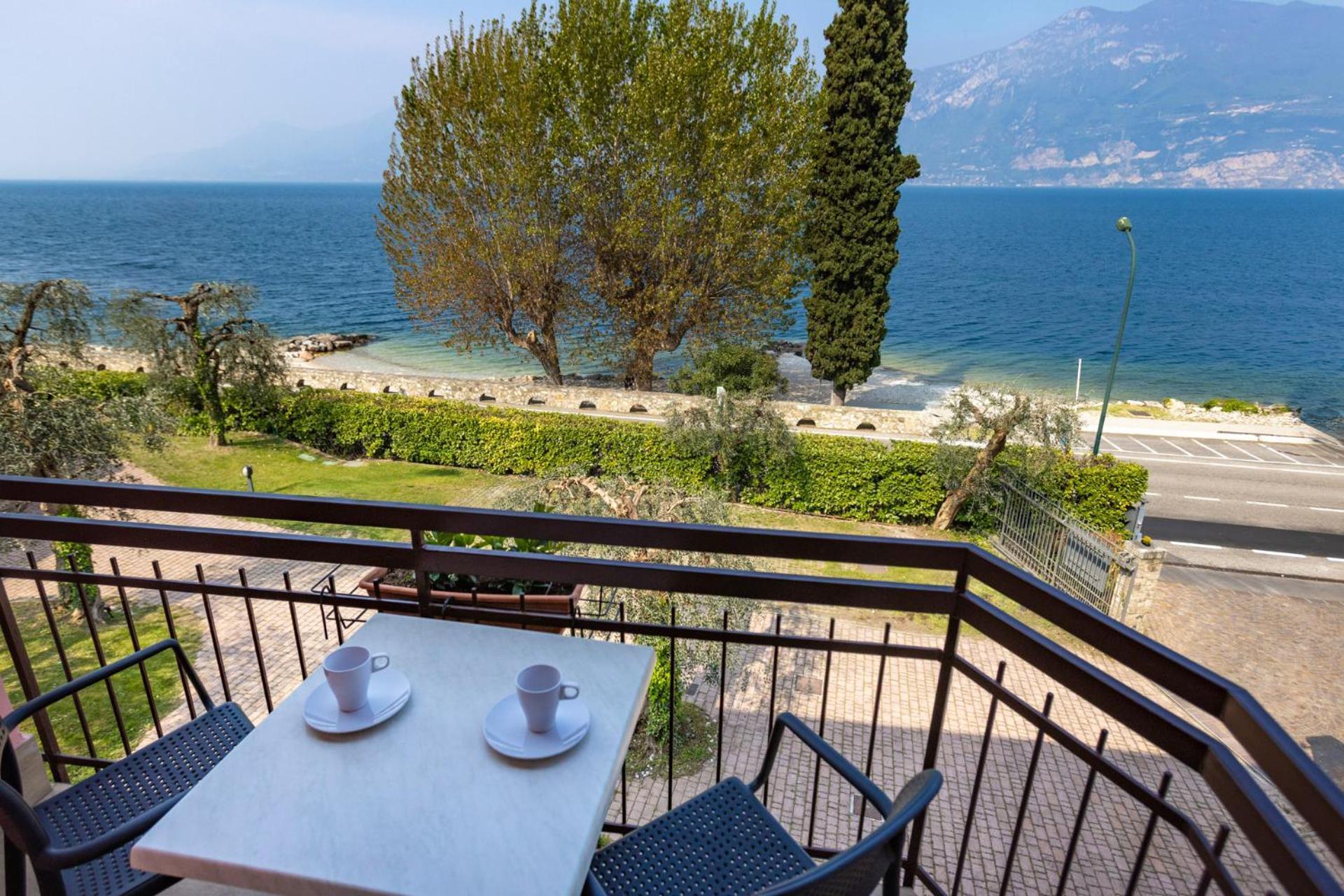 Residence Solei Classic & Plus Brenzone sul Garda Bagian luar foto