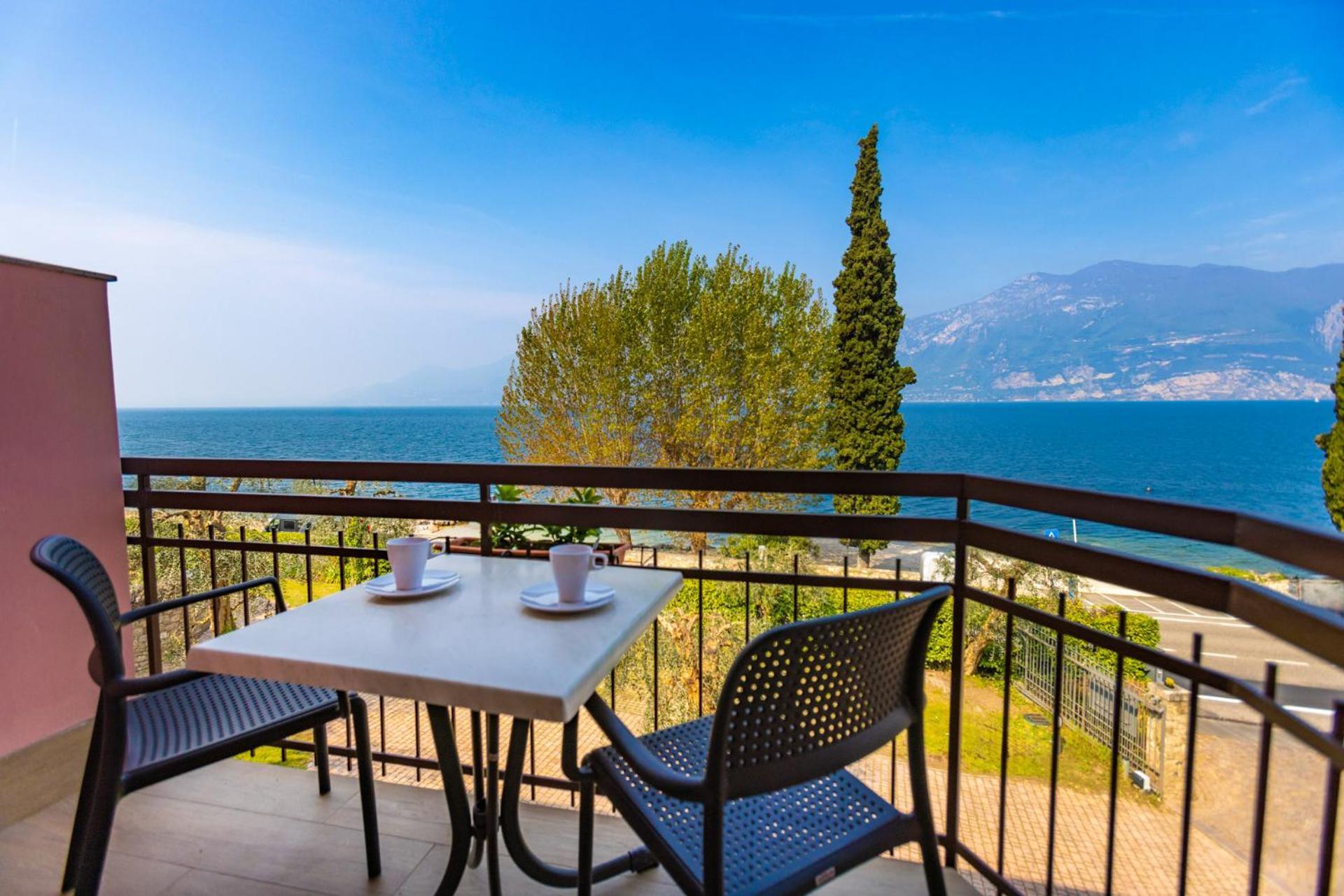 Residence Solei Classic & Plus Brenzone sul Garda Bagian luar foto