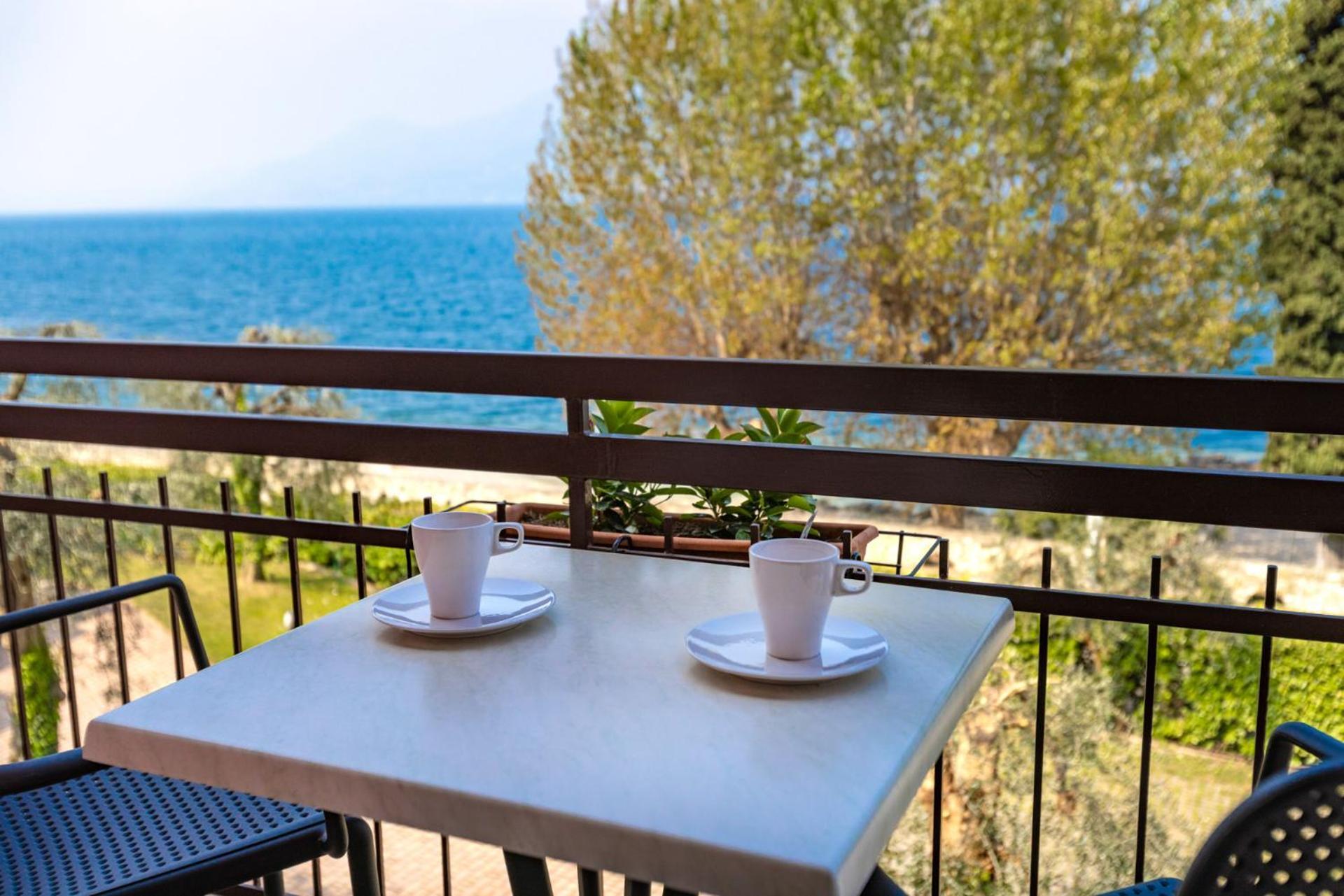 Residence Solei Classic & Plus Brenzone sul Garda Bagian luar foto