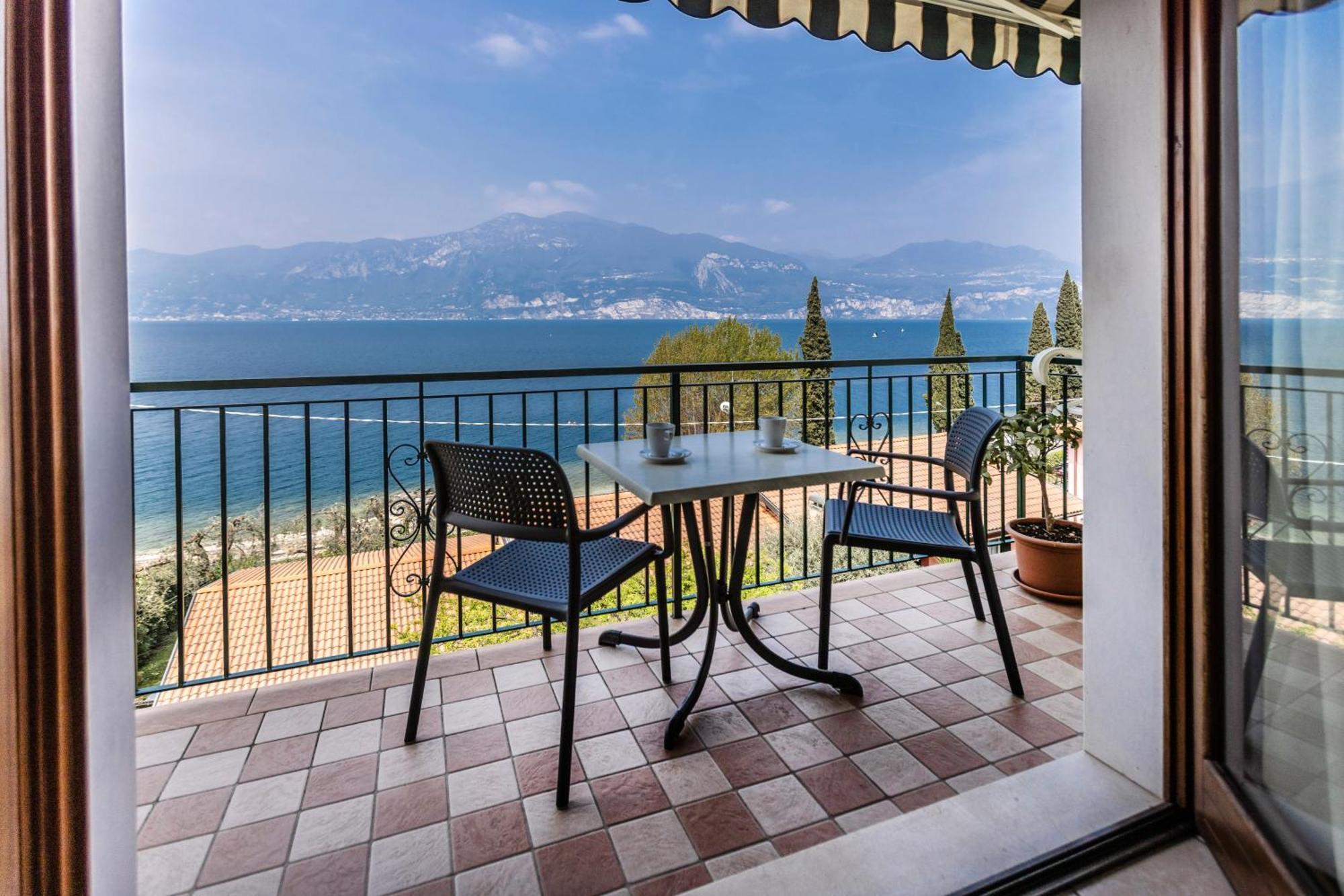 Residence Solei Classic & Plus Brenzone sul Garda Bagian luar foto