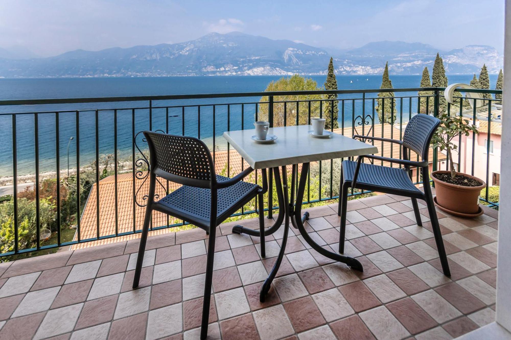 Residence Solei Classic & Plus Brenzone sul Garda Bagian luar foto