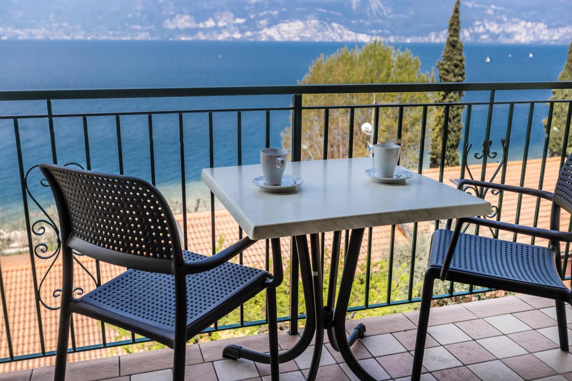 Residence Solei Classic & Plus Brenzone sul Garda Bagian luar foto